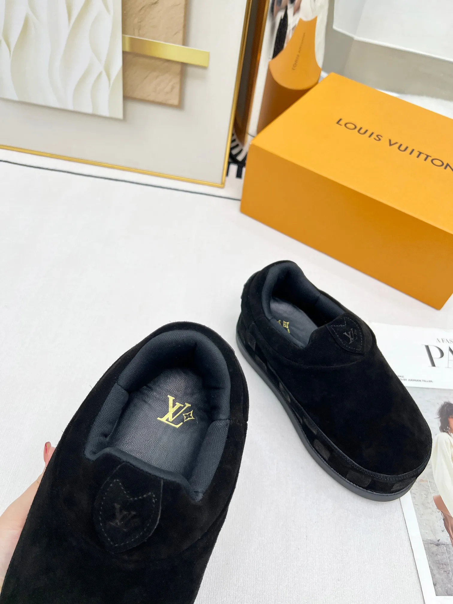 👟👟Ex-factory price 660👟👟 louis vuitton (Louis Vuitton/lv)🔍Autumn and winter~Ugly little chubby, new shoe style YETI🔥🔥🔥🔥 Super street-style bread shoes are here! ! ! Chubby is so cute~💞 What a great tool for showing off slim legs! The inner height is increased by 5 cm, the legs are longer and thinner, and the beef tendon bottom is super comfortable, suitable for couples 💞💞💞💞 Fabric: imported high mercerized ox velvet embossed craftsmanship Number of yards: 35-45 yards (46🉑custom-made, non-returnable)